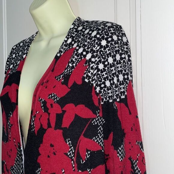 Chico’s red, black & white multi pattern thin cardigan sweater - Picture 4 of 10